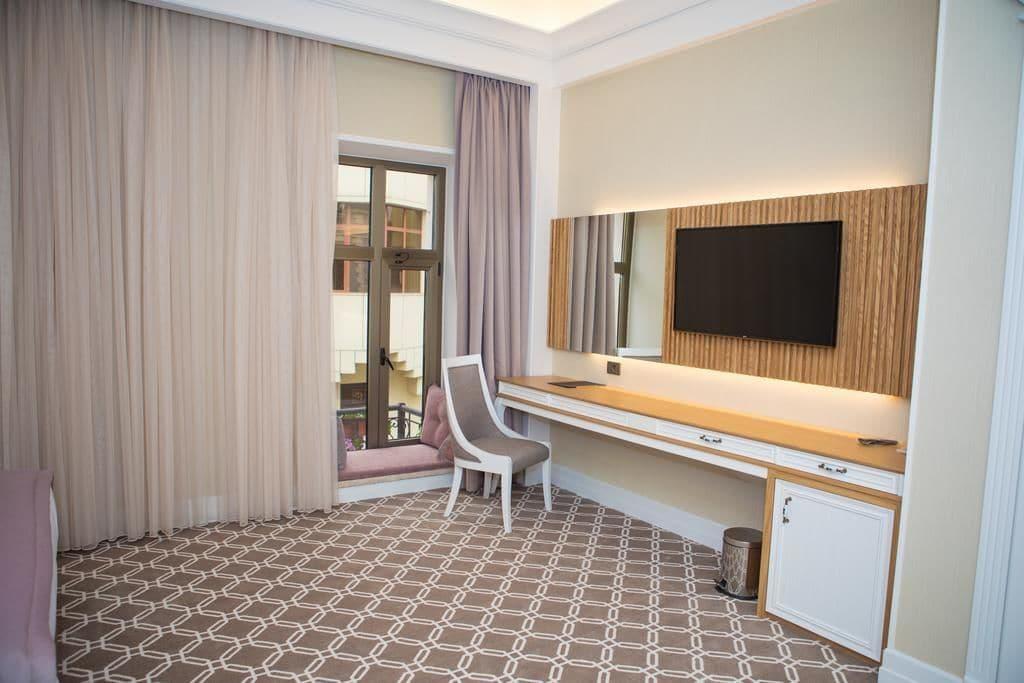 Theatrum Hotel Baku Eksteriør billede A room at the hotel