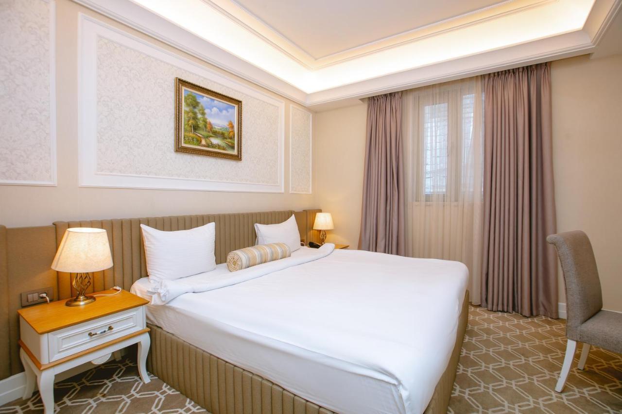 Theatrum Hotel Baku Eksteriør billede Deluxe room