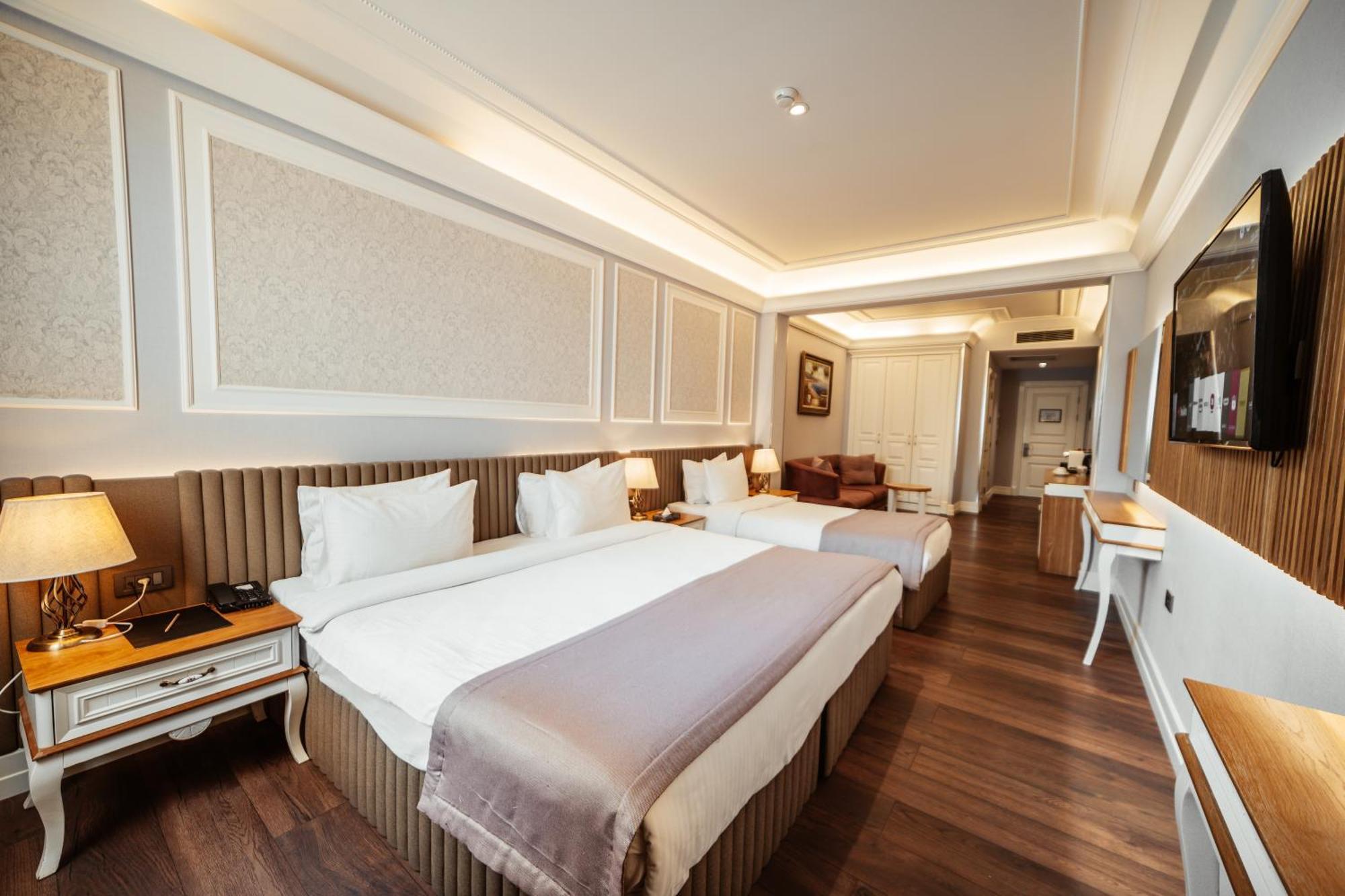 Theatrum Hotel Baku Eksteriør billede A room at the hotel