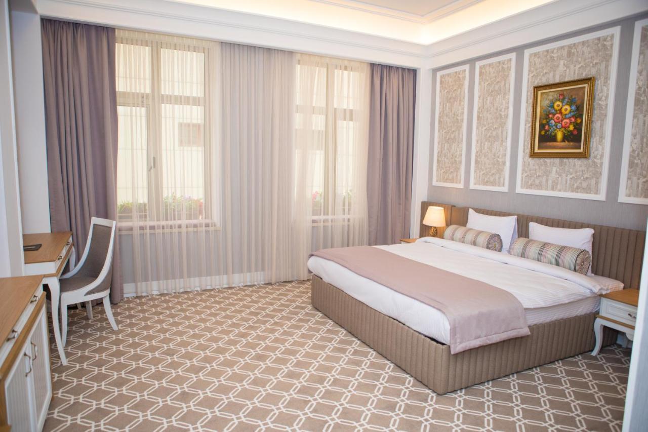 Theatrum Hotel Baku Eksteriør billede A room at the hotel