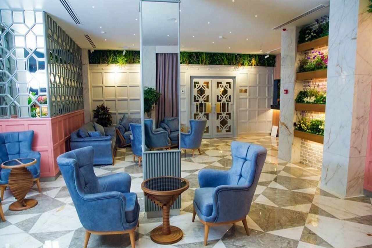 Theatrum Hotel Baku Eksteriør billede Lobby